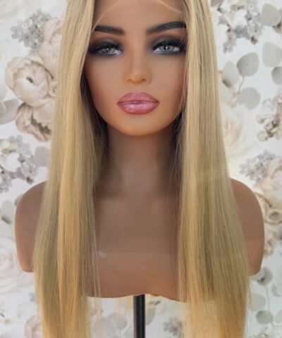 Melania z ciemniejszymi pasemkami / peruka naturalna lace front